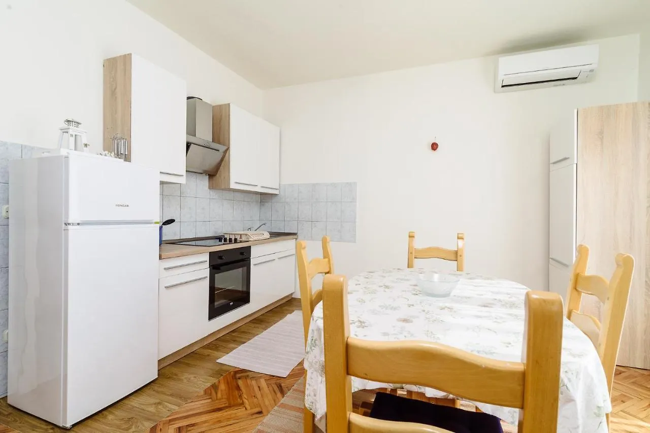Apartment Apartman Mila Trogir